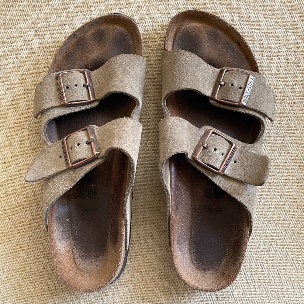 Gently worn Birkenstock slides. Excellent condition. Tan/khaki